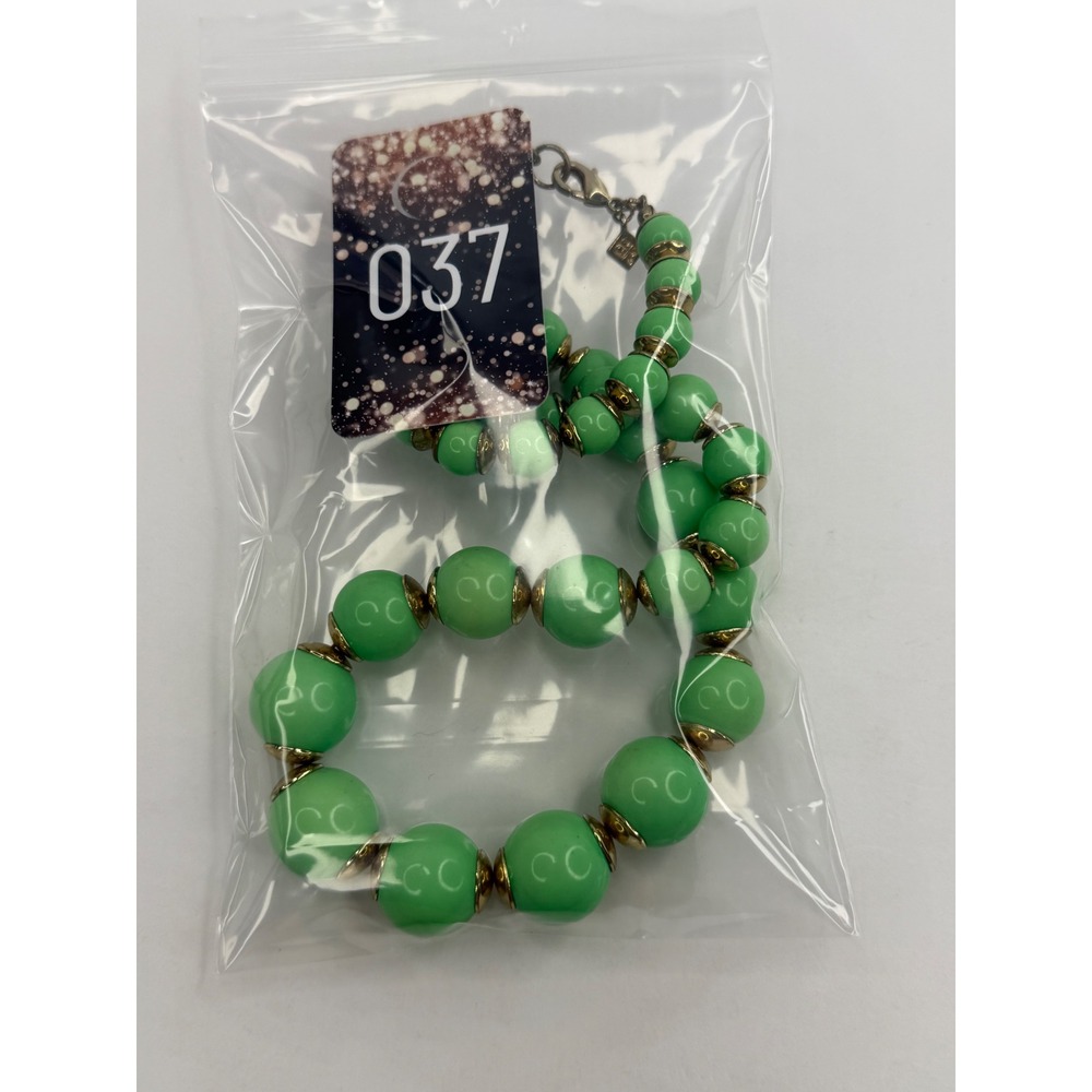 Banana Republic Green Graduated Bead Necklace Gold Tone Spacers Coquette Boho - Picture 6 of 6
